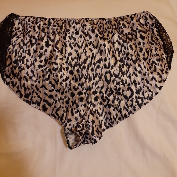 Victoria secret PJ shorts - Picture 2 of 5